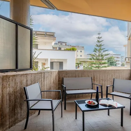 Guesthost - Il Moro Near Palese Train Station! Apartment *