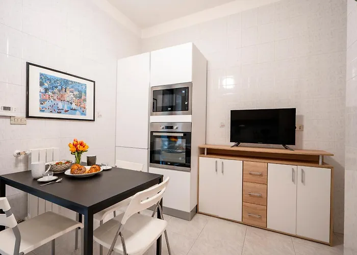 Guesthost - Il Moro Near Palese Train Station! Apartment *