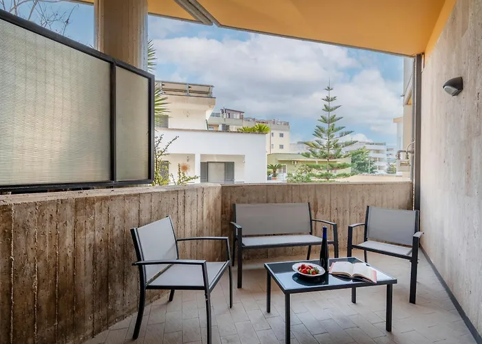 Guesthost - Il Moro Near Palese Train Station! Apartment *