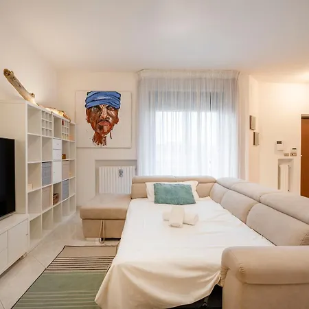 Guesthost - Il Moro Near Palese Train Station! Apartment