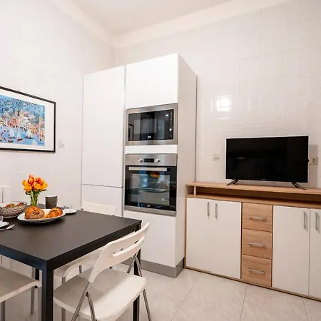 Guesthost - Il Moro Near Palese Train Station! Apartment *